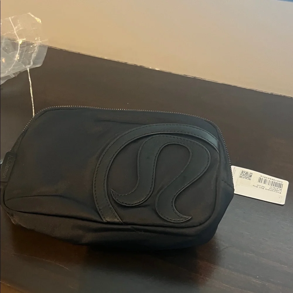 NWT 🍋 Lululemon Black Everywhere Belt Bag